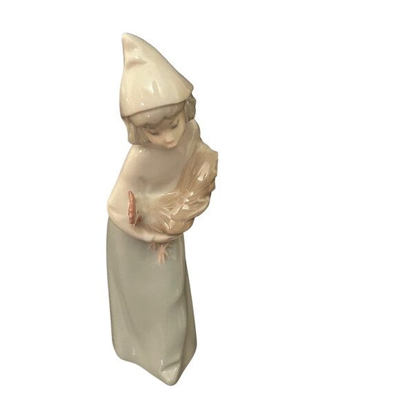 Lladro Figurine Girl Holding A Hen Hand-Painted Porcelain Collectible Spain 8" T - Picture 6 of 6